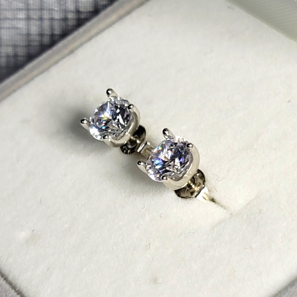 GORGEOUS 💎 2 Carat TCW Certified Moissanite Solitaire Earrings w/Paperwork - Picture 5 of 14